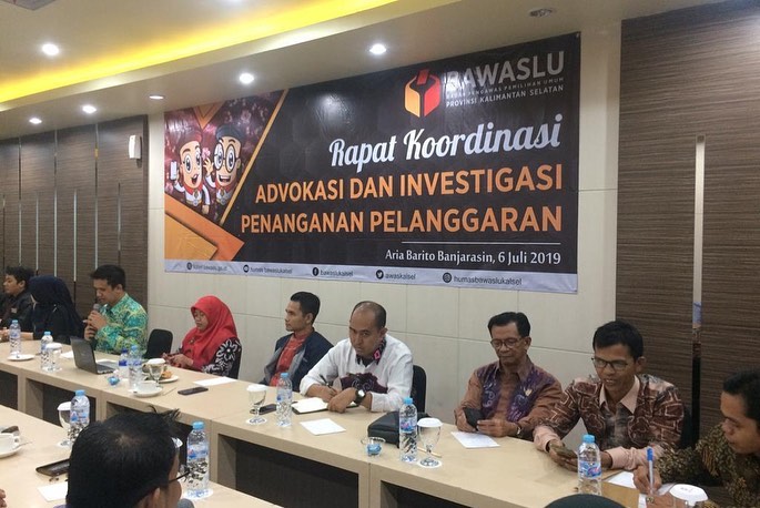 Bawaslu Kota Banjarmasin di Provinsi Kalimantan Selatan menghadiri Rapat Koordinasi Advokasi dan Investigasi Penanganan Pelanggaran Pemilu 2019