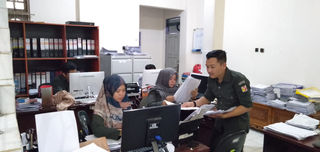 Bawaslu Banjarmasin, Meski Berpuasa Tak Surutkan Semangat Lakukan Pekerjaan Setumpuk