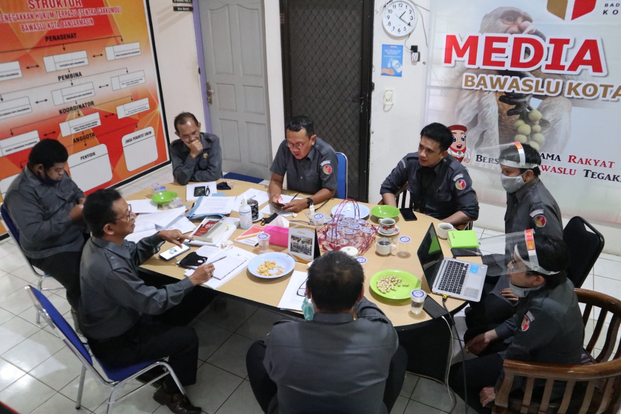 Bawaslu Provinsi dan Bawaslu Banjarmasin Bahas Persiapan Pengawasan Verfak Bapaslon Perseorangan dan Usungan Parpol