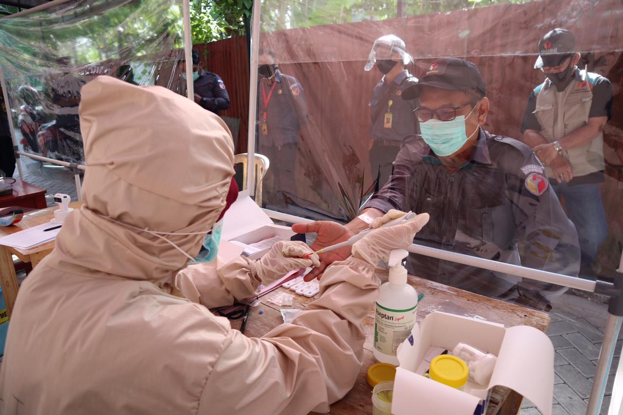 Komisioner dan Staf Bawaslu Jalani Rapid Test
