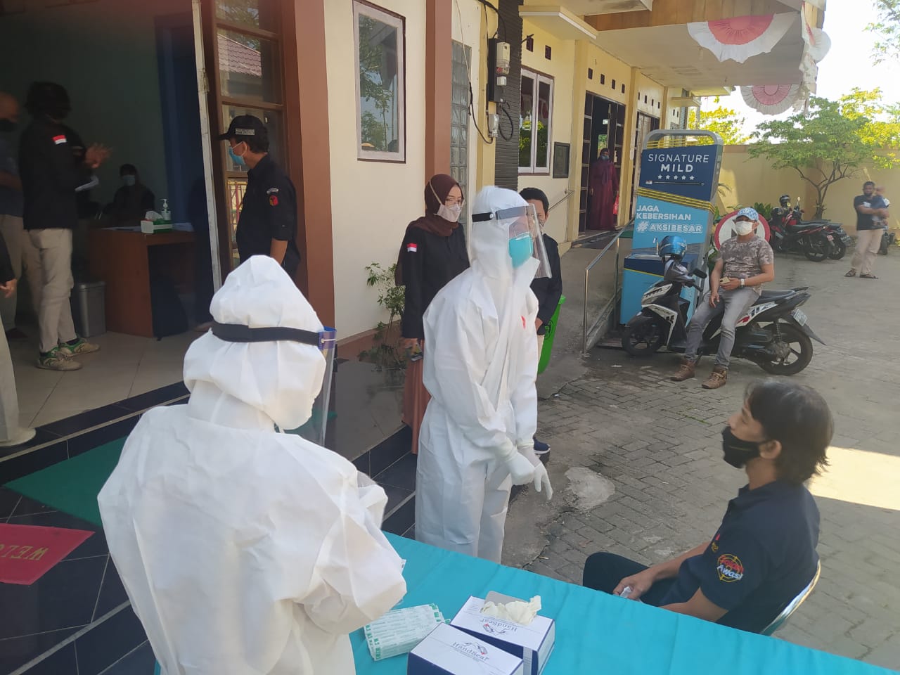 Mendekati Hari PSU, Petugas Adhoc Bawaslu Kecamatan Kota Banjarmasin di Swab Antigen