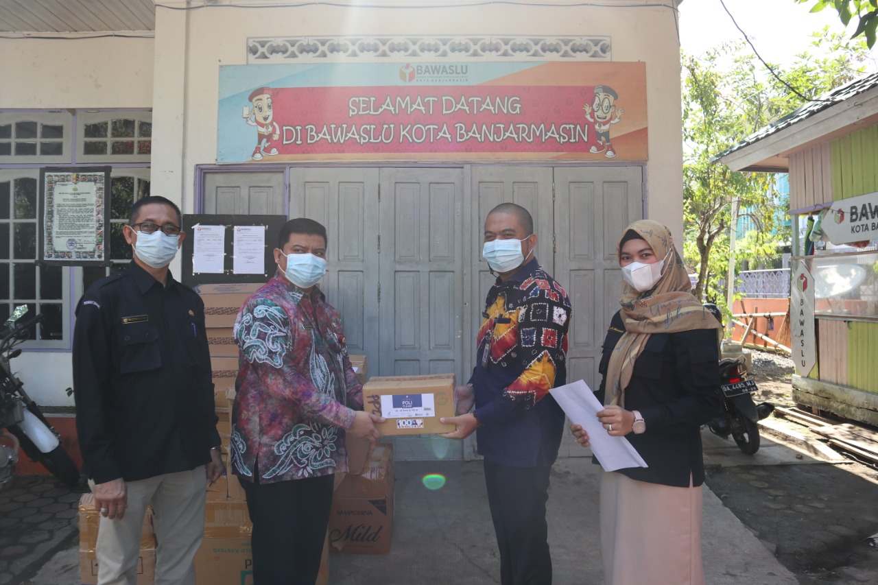 Bawaslu Kota Banjarmasin Menerima Bantuan APD