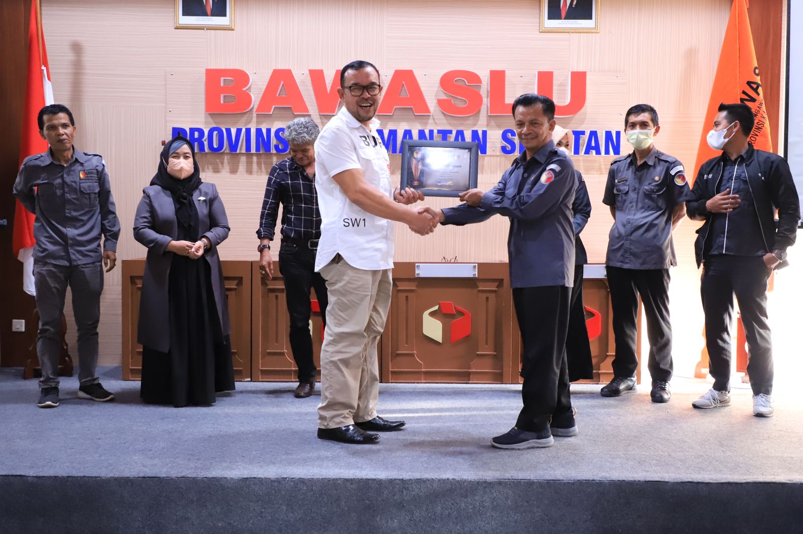 Bawaslu Banjarmasin Raih Tiga Anugerah Kehumasan