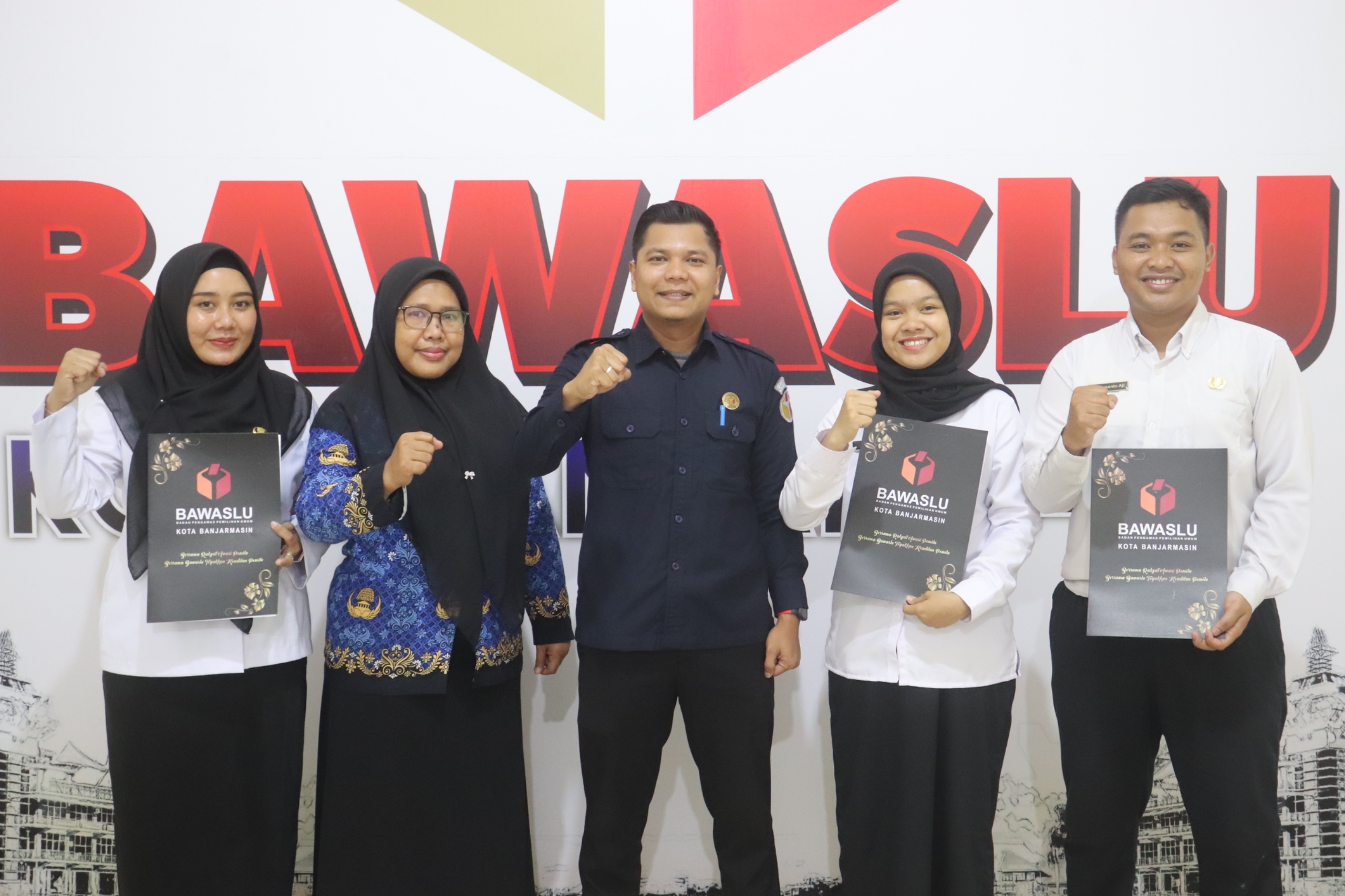 Penyerahan SK CPNS Bawaslu Kota Banjarmasin