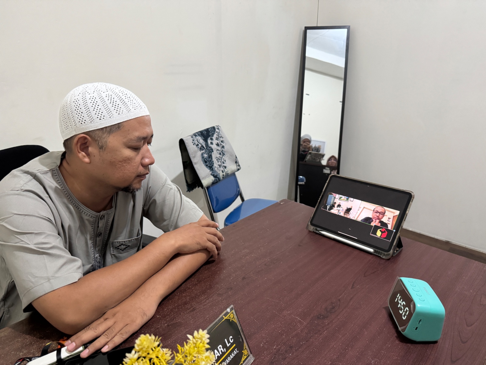 Zoom Meeting bersama Bawaslu Kabupaten/Kota se-Kalimantan Selatan, dalam rangka persamaan persepsi terkait alat kerja dan uji petik pengawasan pemutakhiran data pemilih berkelanjutan