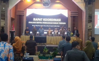 Anggota Gakkumdu Bawaslu Kota Banjarmasin menghadiri acara Rapat Koordinasi Evaluasi Sentra Penegakkan Hukum Terpadu