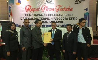 Bawasku Kota Banjarmasin Menghadiri Rapat Pleno Terbuka Penetapan Kursi Dan Calon Terpilih DPRD Kota Banjarmasin