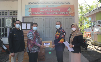 Bawaslu Kota Banjarmasin Menerima Bantuan APD