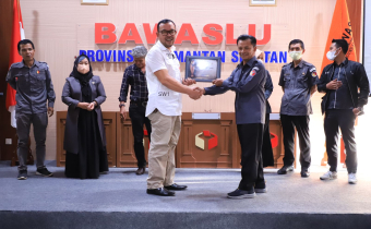 Bawaslu Banjarmasin Raih Tiga Anugerah Kehumasan