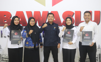 Penyerahan SK CPNS Bawaslu Kota Banjarmasin